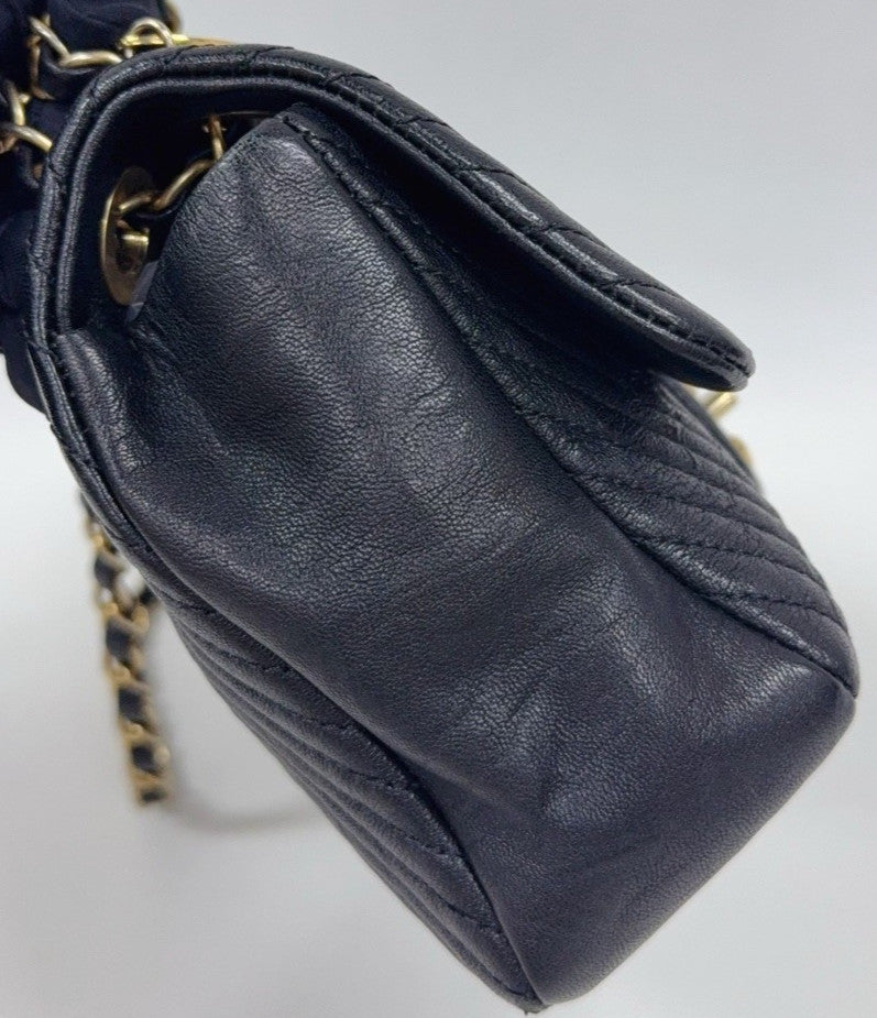 Chanel Classic Flap Chain Shoulder Bag Crossbody Black Gold Women Designer