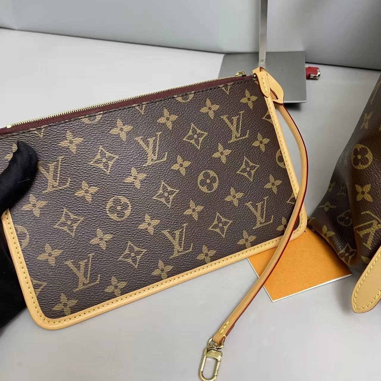 Louis Vuitton Carryall Monogram Canvas Shoulder Bag Crossbody Excellent
