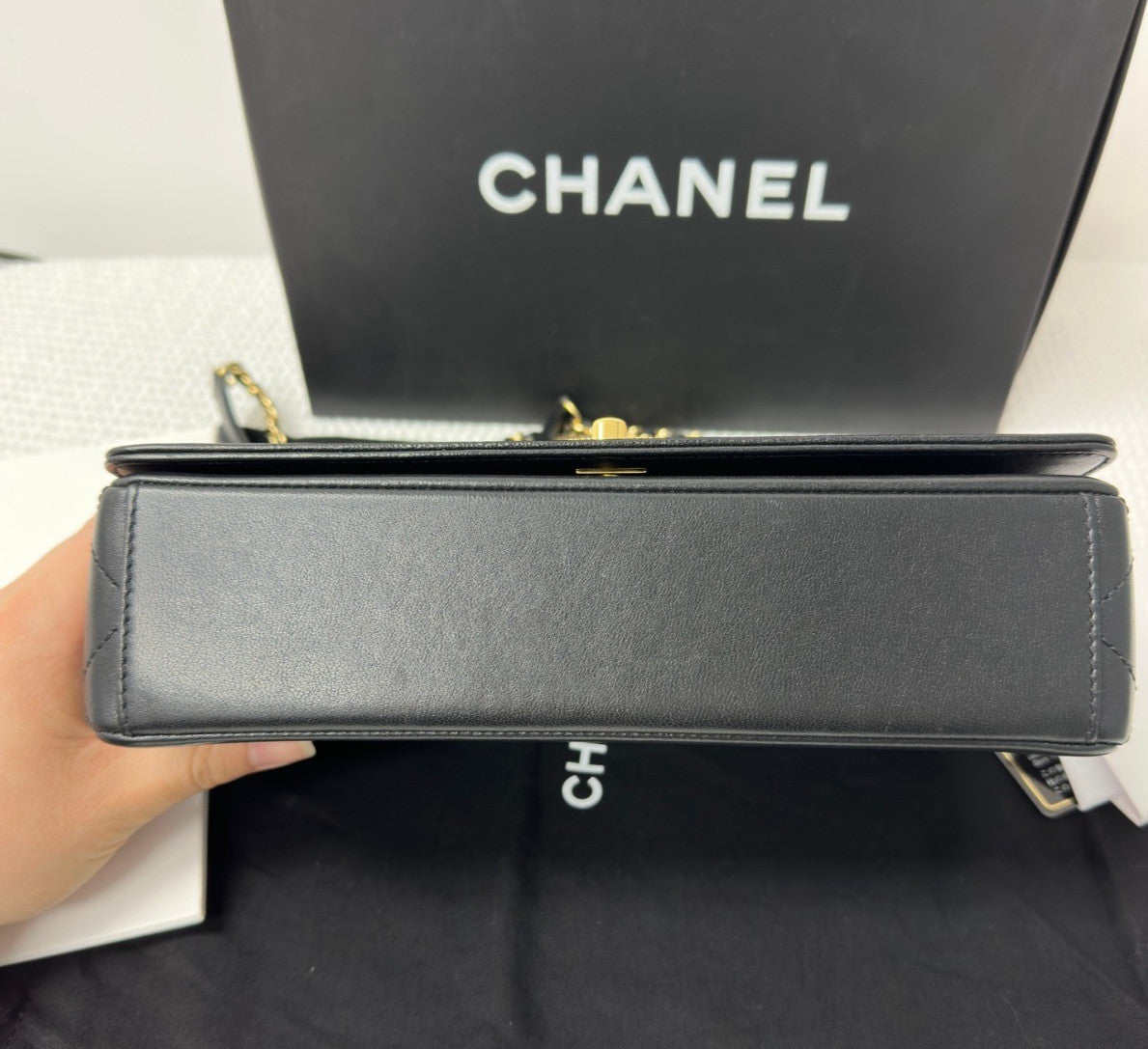 Chanel Diamond Chain Shoulder Bag Crossbody Black Gold Women Classic Fashion