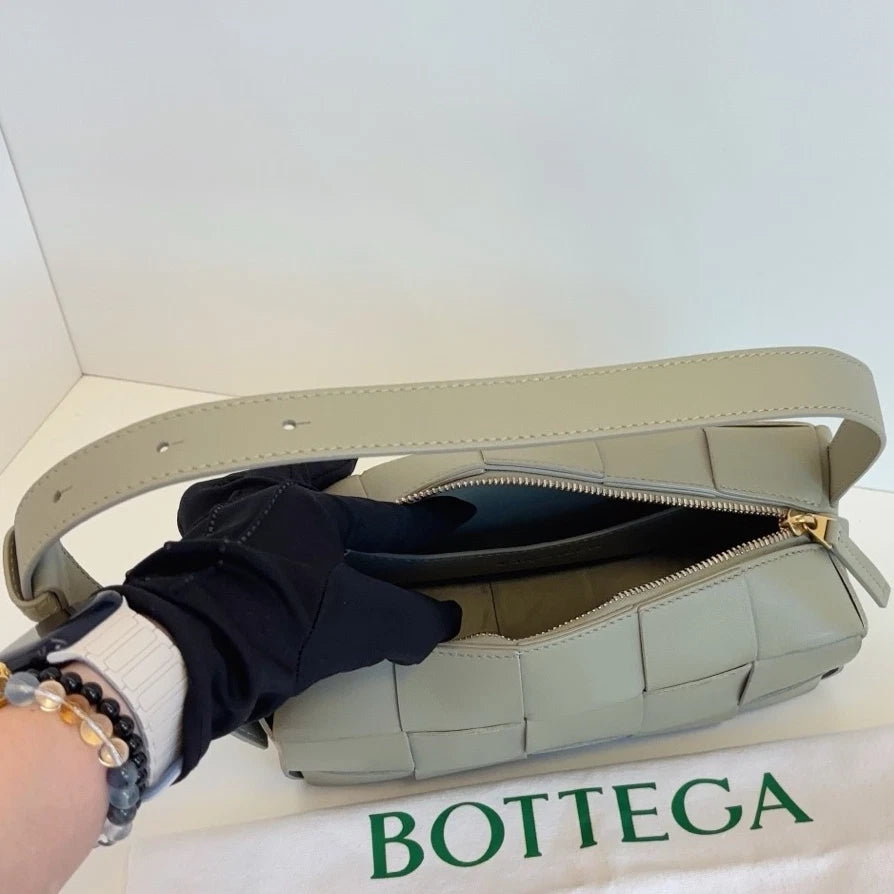 Bottega Veneta Brick Cassette Calfskin Shoulder Bag Green Women Fashion