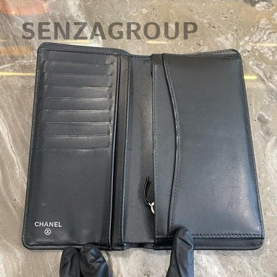 CHANEL Black Silver Caviar Leather Long Wallet Wristlet Classic Quilted