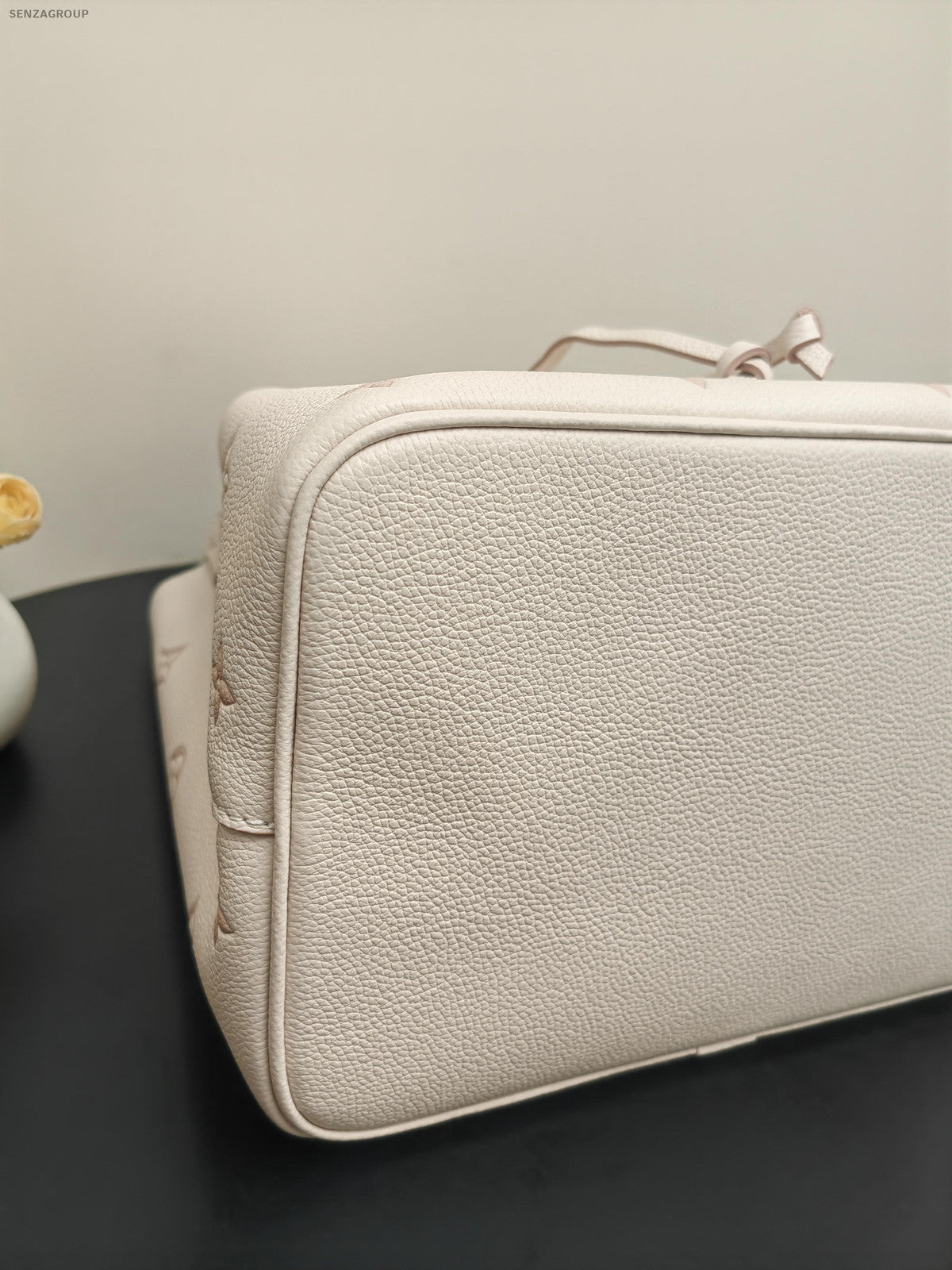 Louis Vuitton NeoNoe Bucket Bag Monogram White - Classic Women's Handbag