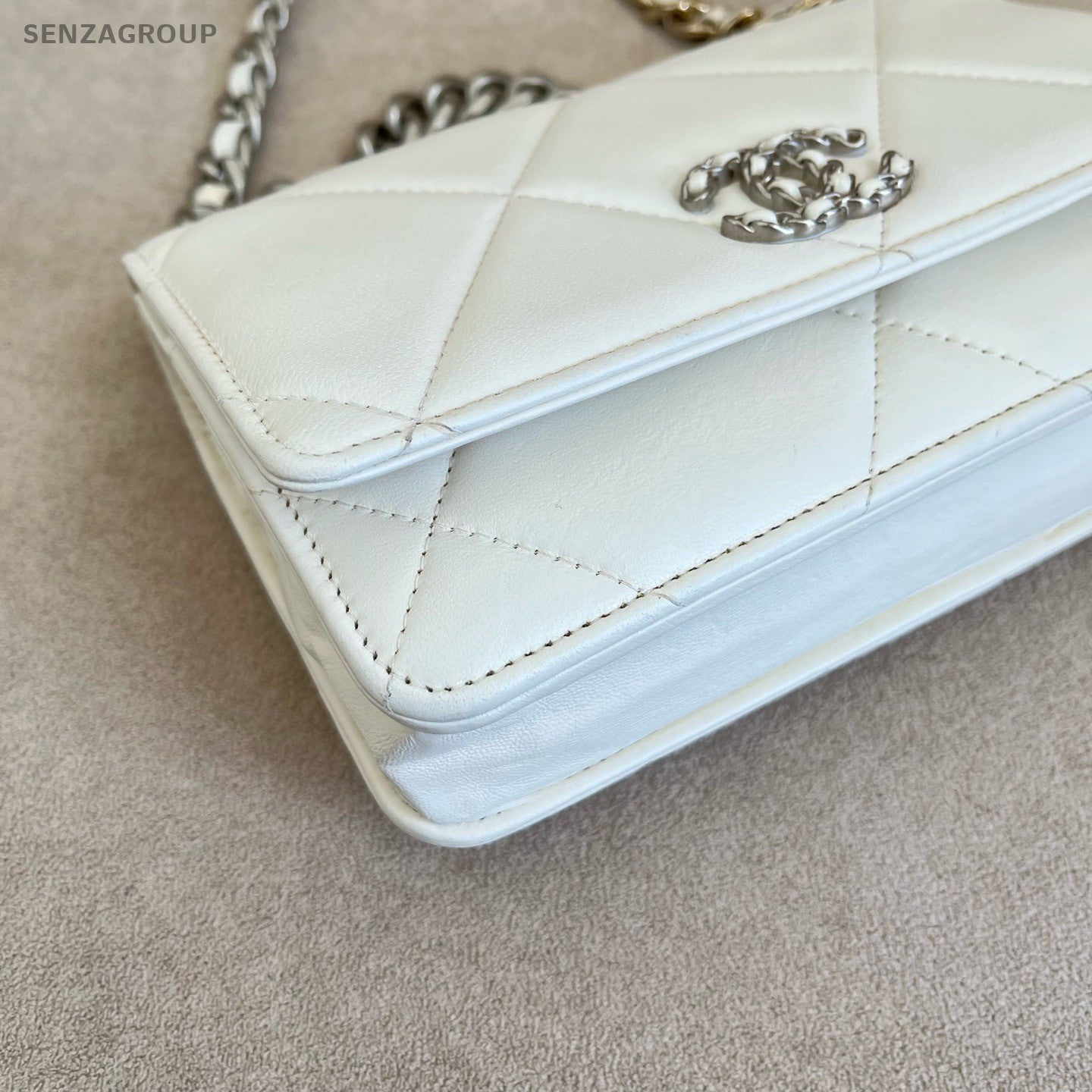 CHANEL 19bag Woc Chain Shoulder bag White Silver Women Chip Version