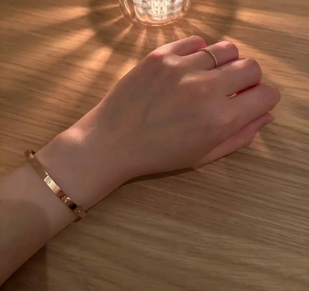 Cartier Love Bracelet Medium 18k Yellow Gold Bangle Size17