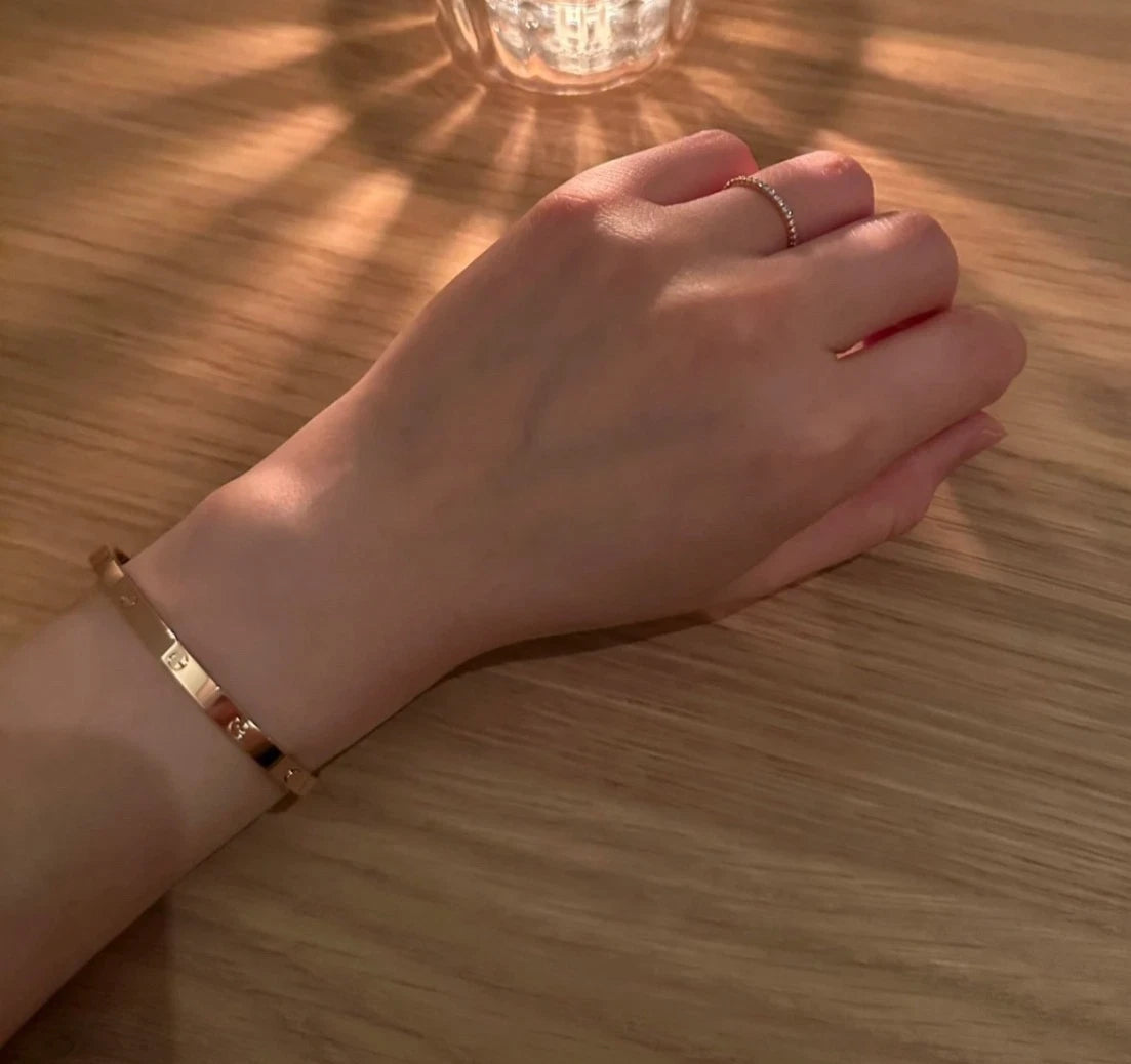 Cartier Love Bracelet Medium 18k Yellow Gold Bangle Size17
