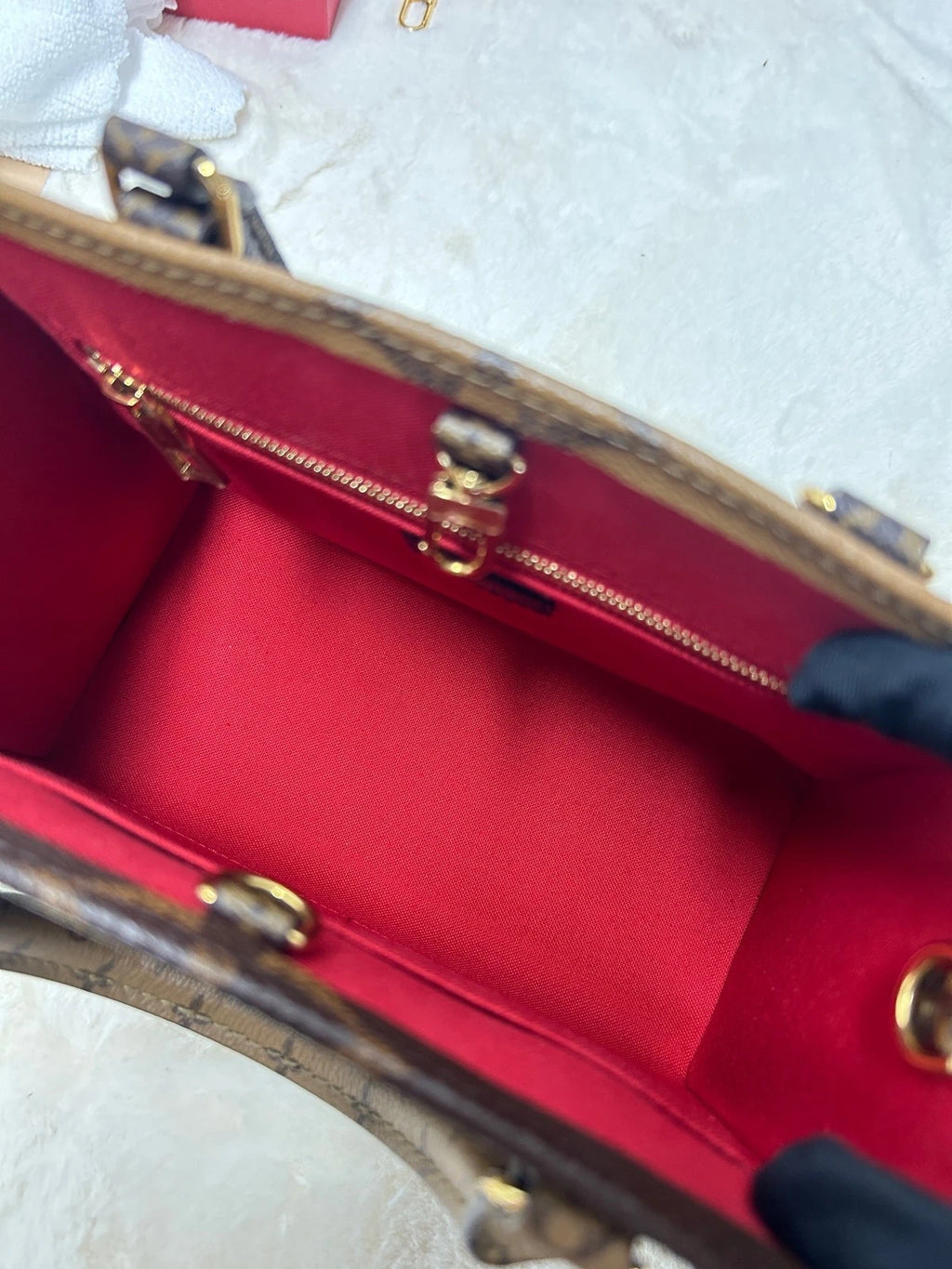 Louis Vuitton Onthego Monogram Canvas Small Crossbody Handbag