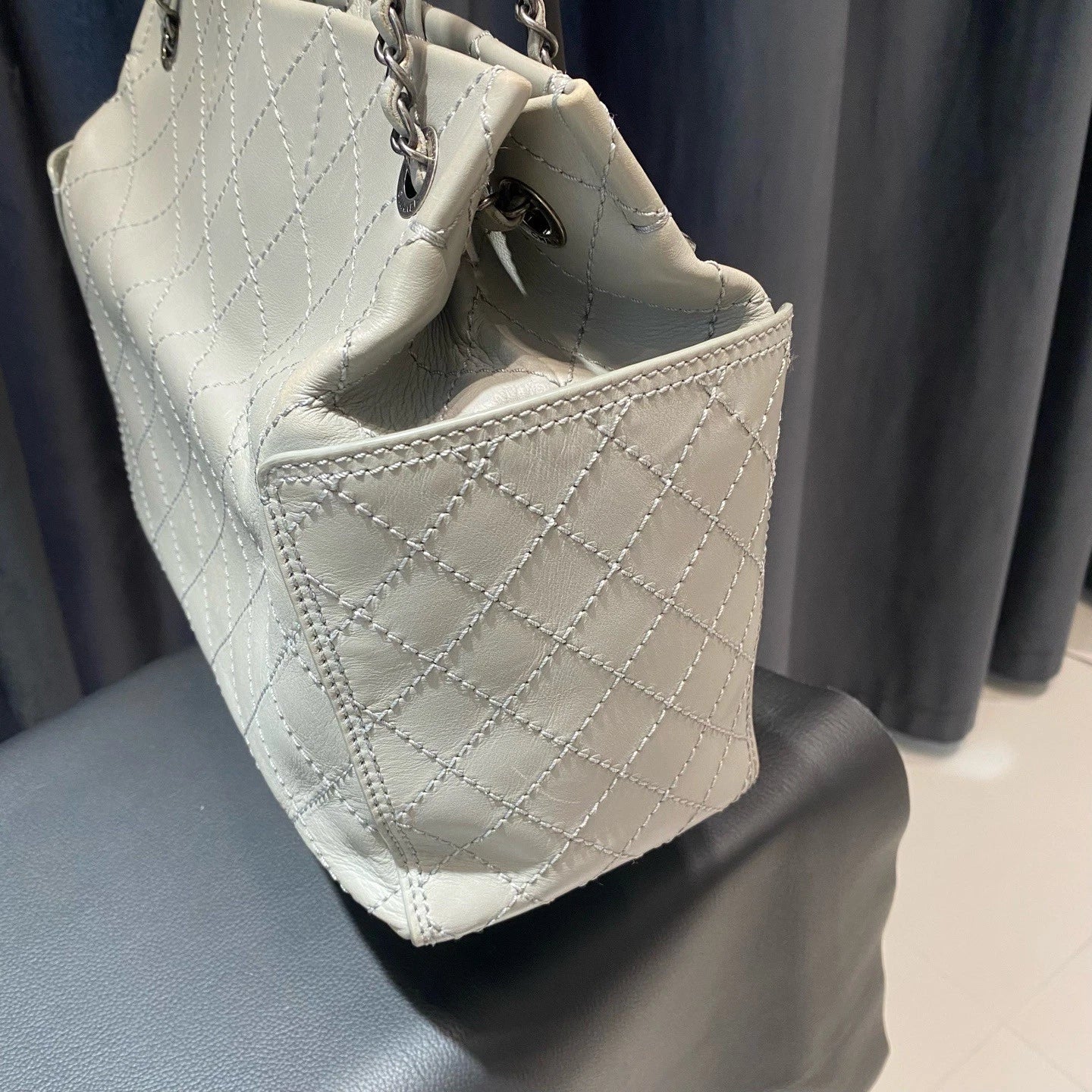 Chanel Diamond Calfskin Tote Chain Top Handle Shoulder Bag White Silver