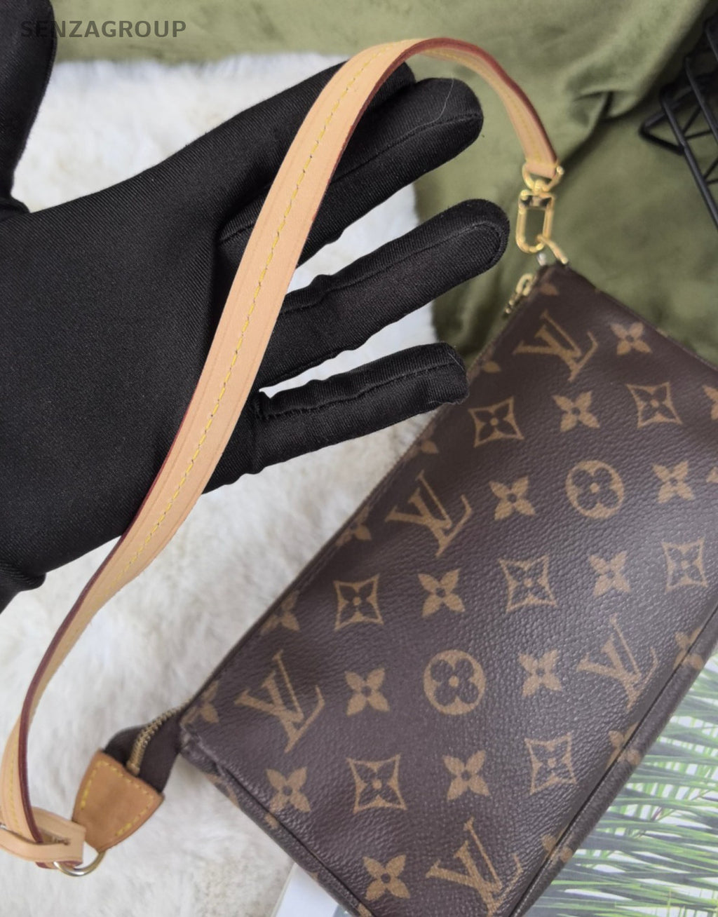 Louis Vuitton Monogram Pochette Accessories Shoulder Handbag Women Handbag