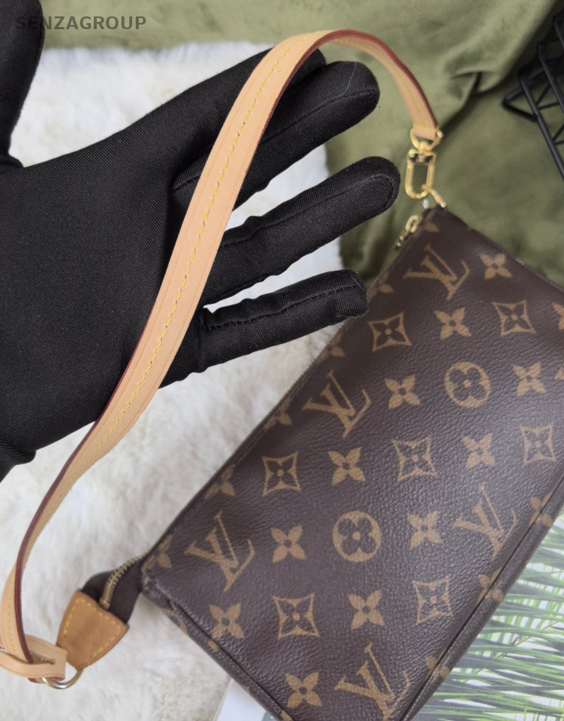 Louis Vuitton Monogram Pochette Accessories Shoulder Handbag Women Handbag