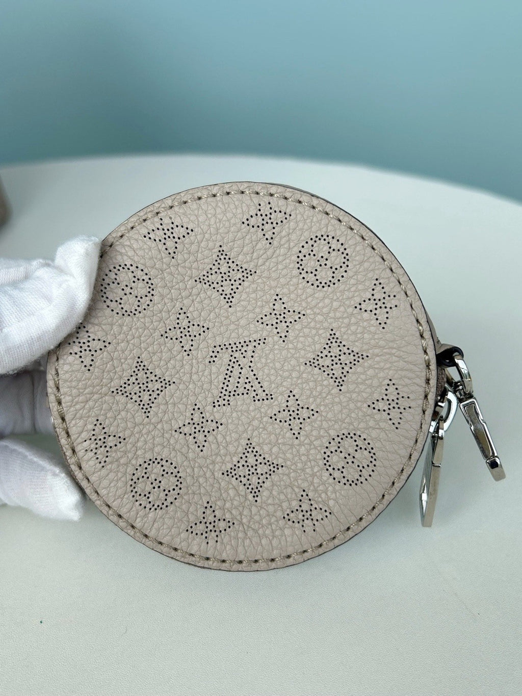 Louis Vuitton Mahina Calfskin Chain Shoulder Bag Crossbody Gray Silver Women