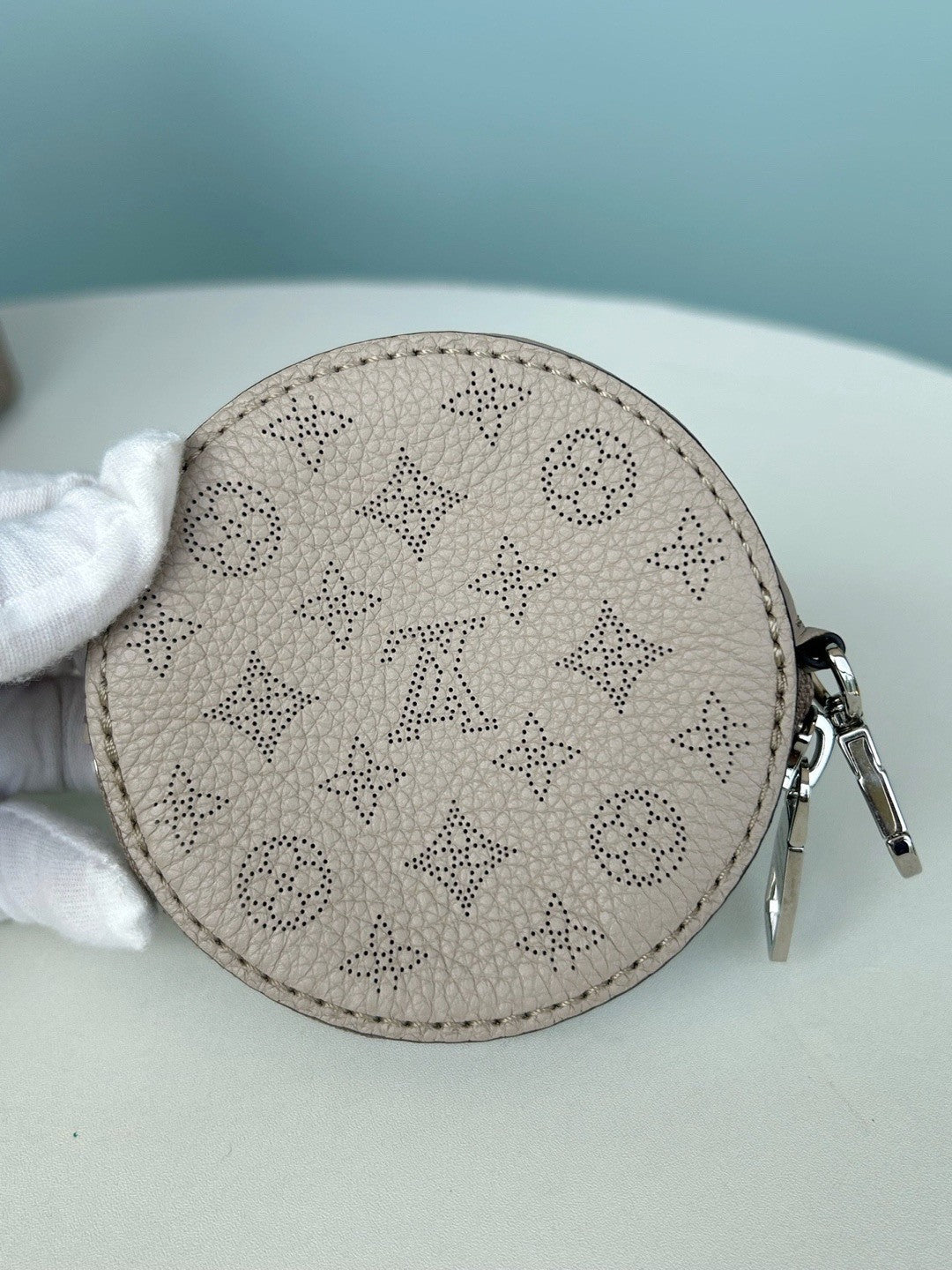 Louis Vuitton Mahina Calfskin Chain Shoulder Bag Crossbody Gray Silver Women