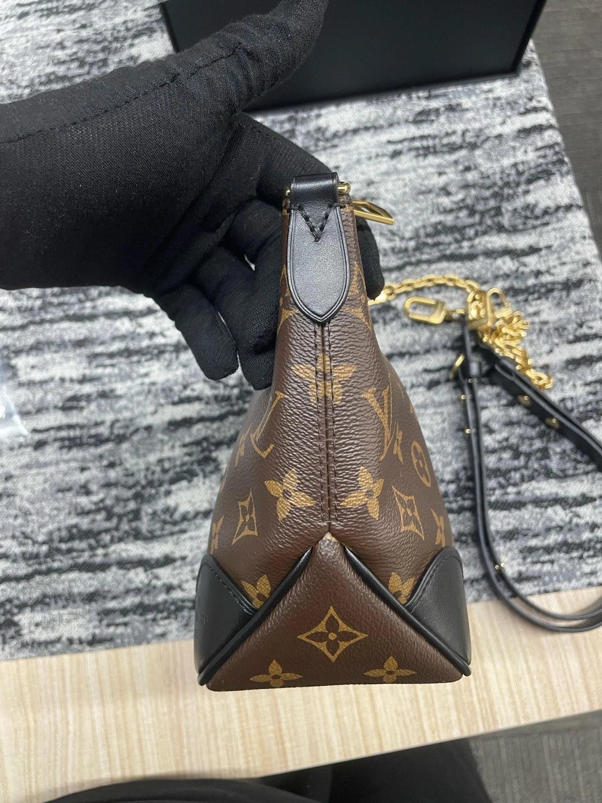 Louis Vuitton Boulogne Leather Black Shoulder Bag Crossbody Excellent
