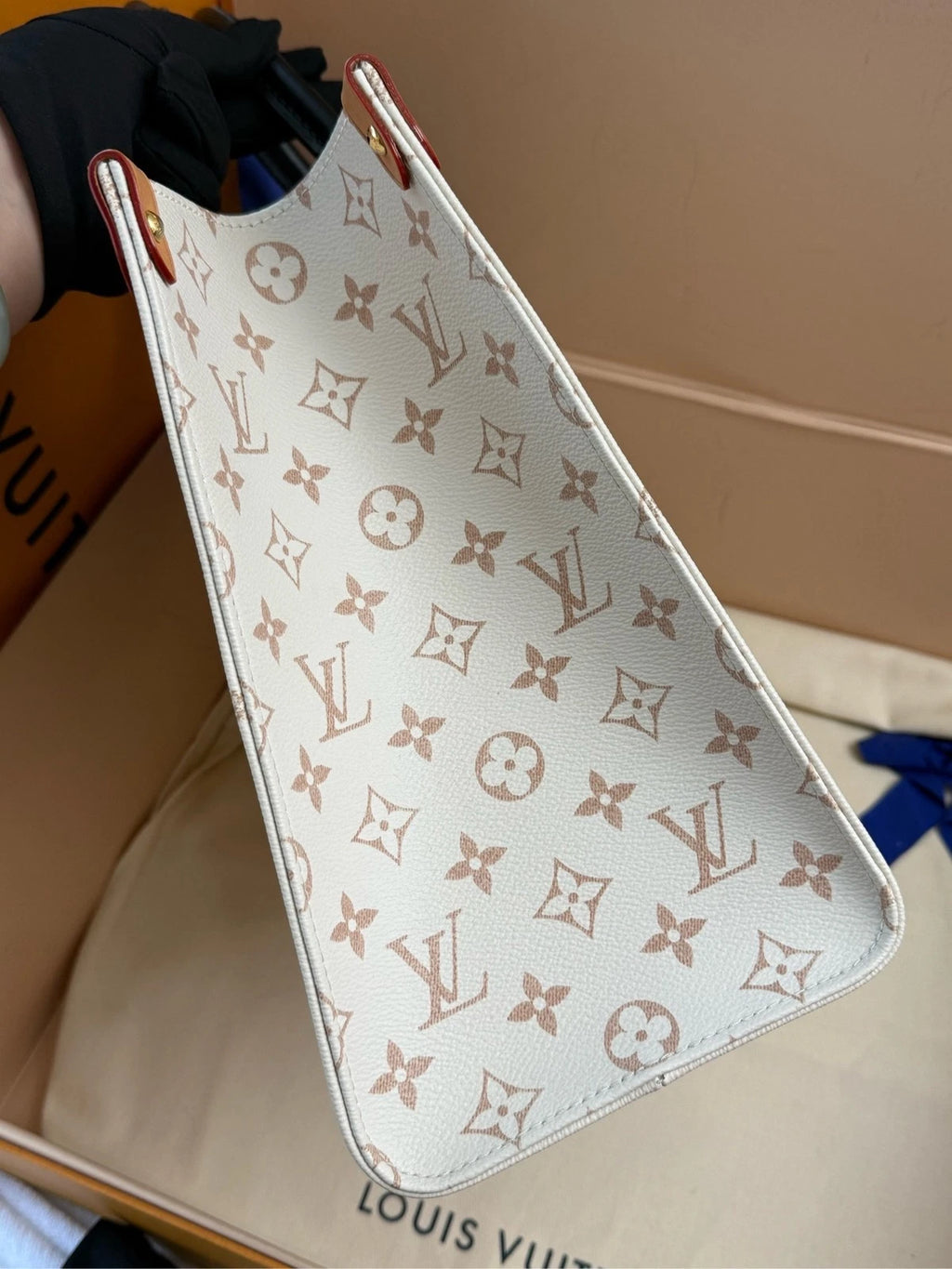 Louis Vuitton OnTheGo Medium Dune Tote Bag For Women