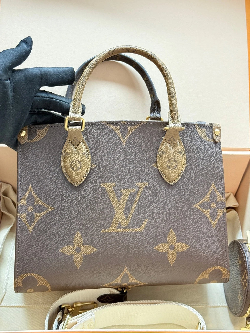 Louis Vuitton OnTheGo Canvas Tote Bag Excellent