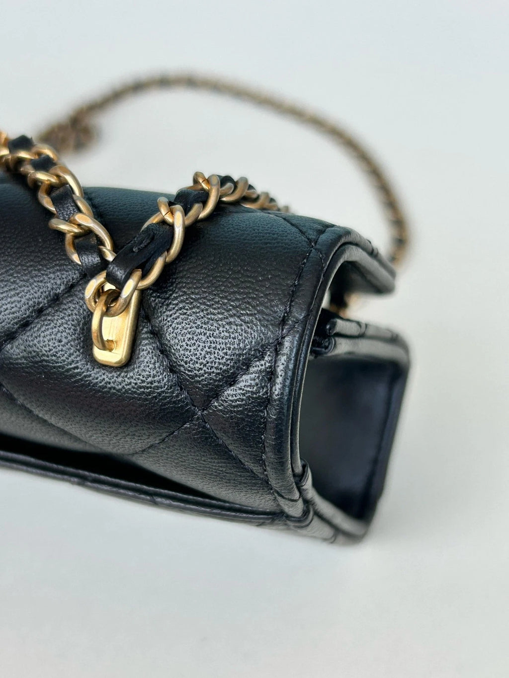 Chanel Lambskin Chain Shoulder Crossbody Diamond Black Gold Women Classic