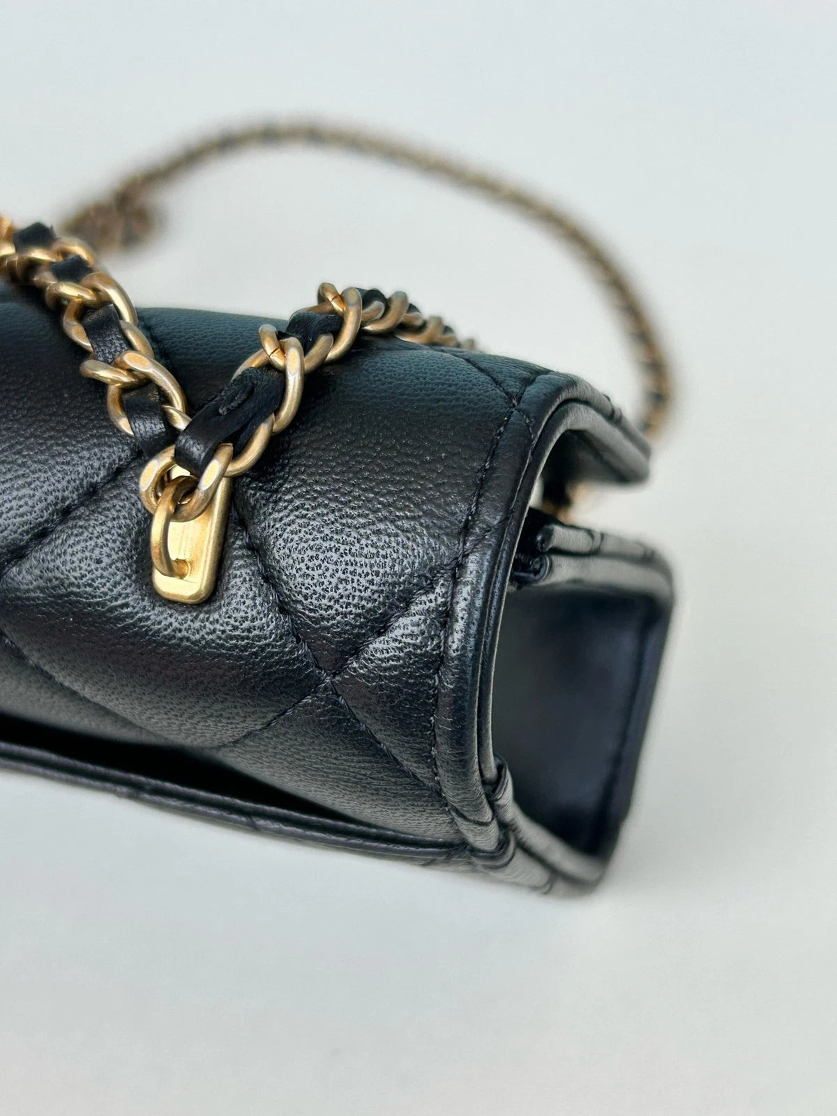 Chanel Lambskin Chain Shoulder Crossbody Diamond Black Gold Women Classic