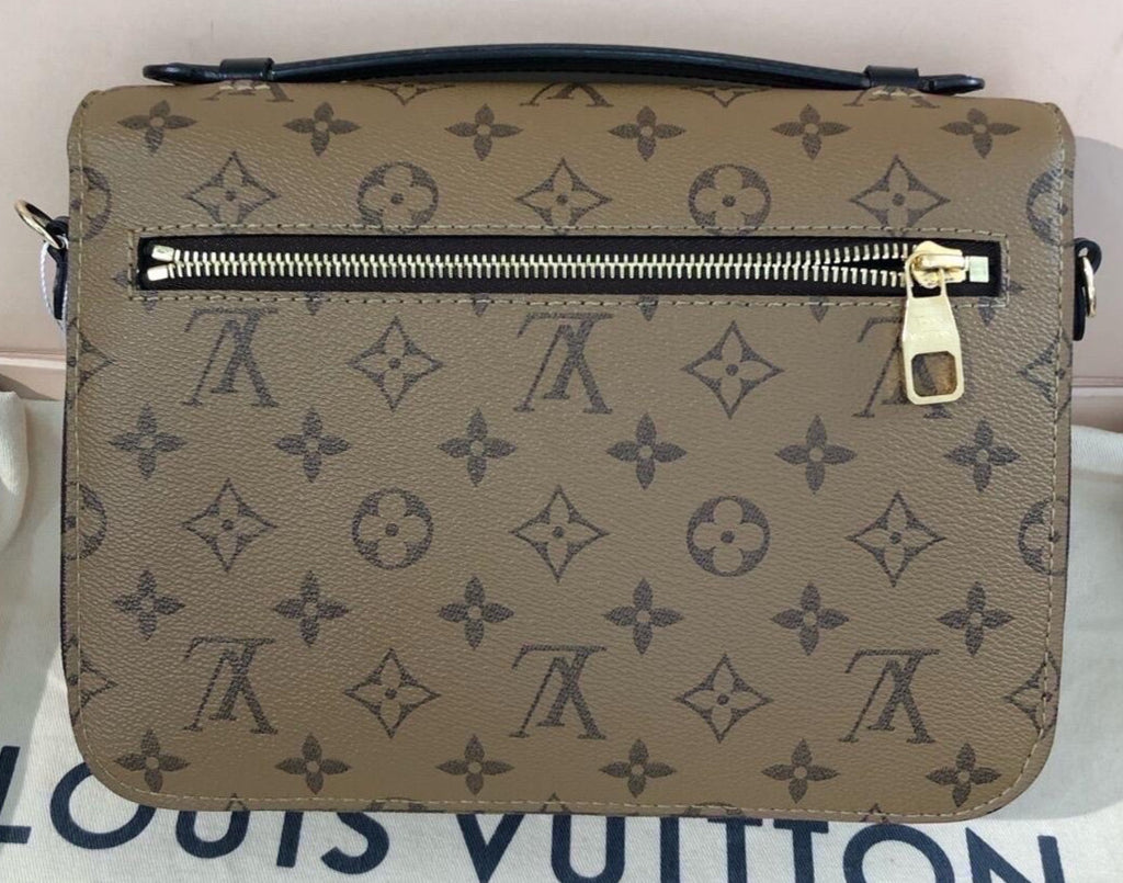 Louis Vuitton Monogram Pochette Shoulder Bag Handbag Brown Gold Women Classic