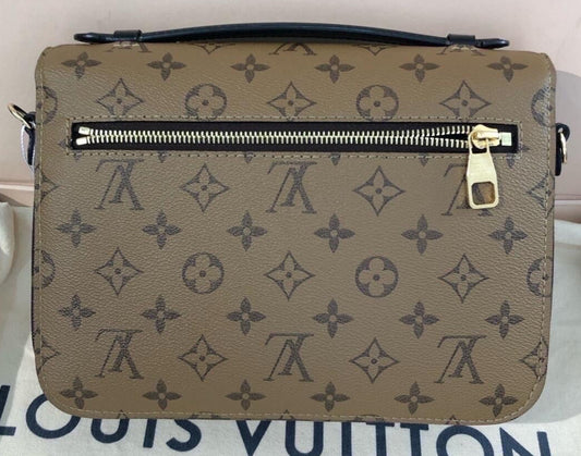 Louis Vuitton Monogram Pochette Shoulder Bag Handbag Brown Gold Women Classic