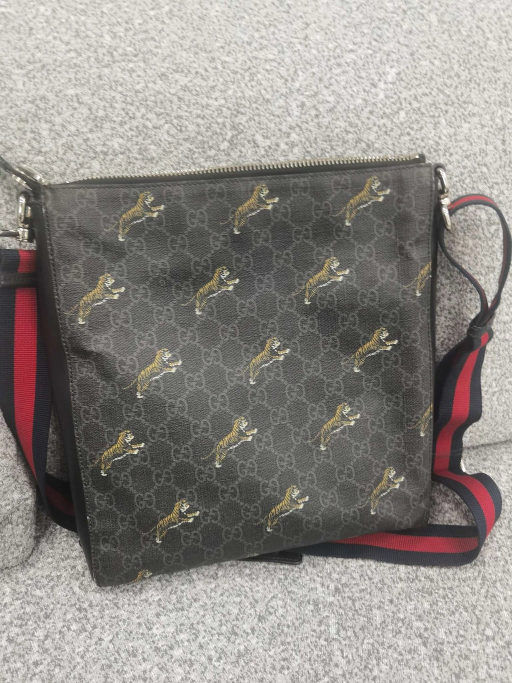 GUCCI Classic Black Grey Tigger Canvas Crossbody Shoulder Bag For Women