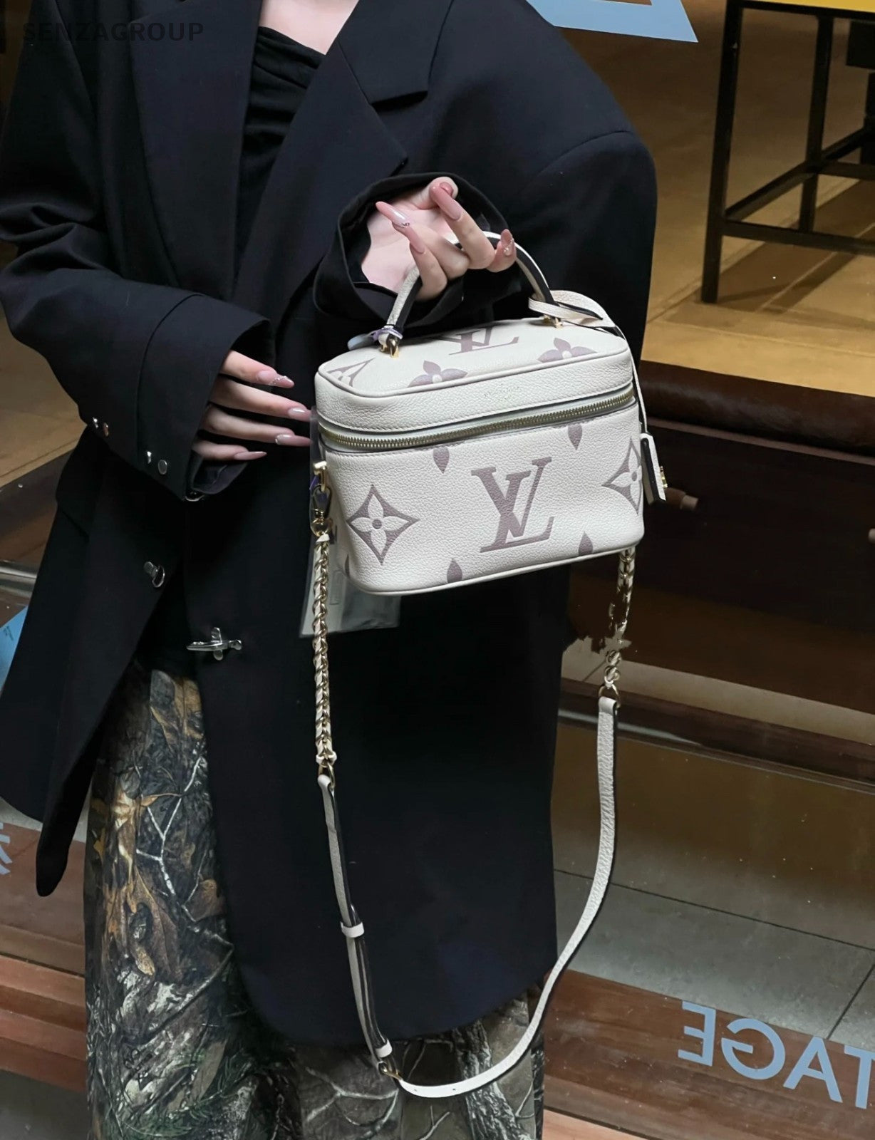 Louis Vuitton Vanity box All Leather Logo Top Handle Shoulder bag Cream white