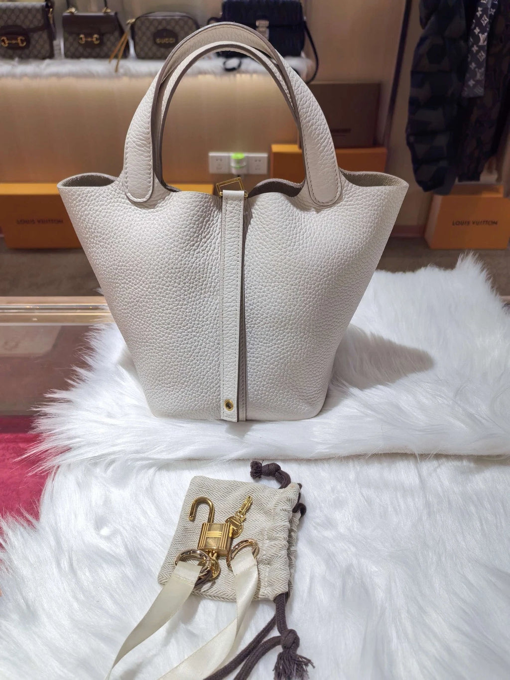 Hermes Stamp Pre-owned Bucket Handbag For Women