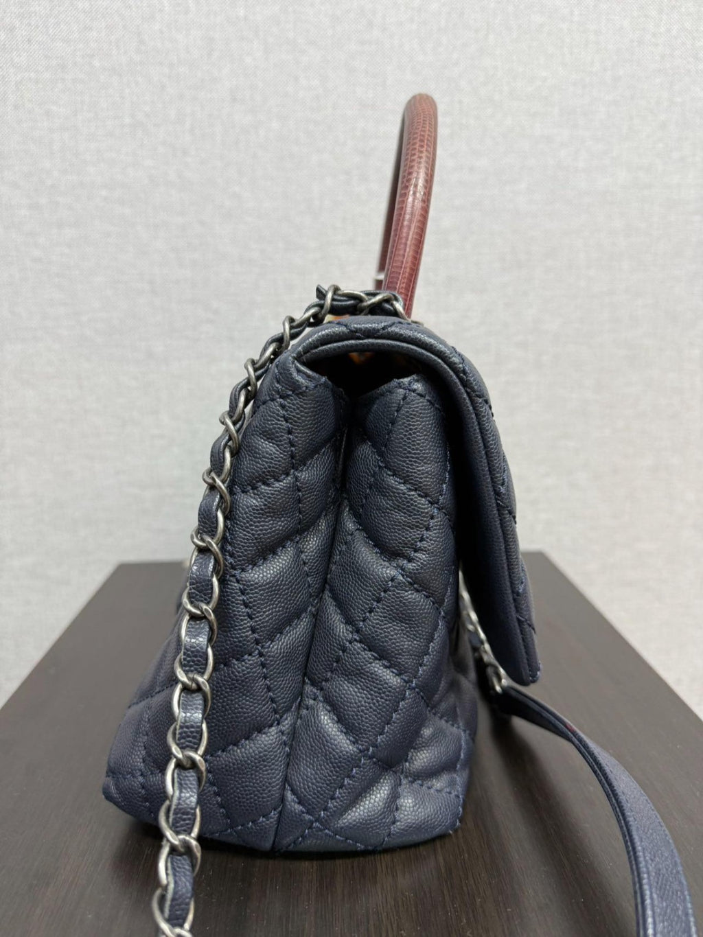 SJ0001 CHANEL caviar leather Coco Handle bag navy blue