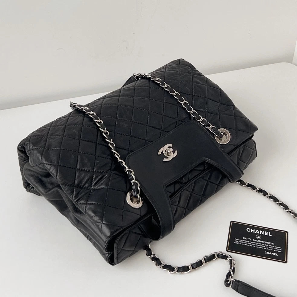 Authentic Chanel Diamond Tote Silver Hardware Chain Shoulder Bag Black Turnlock