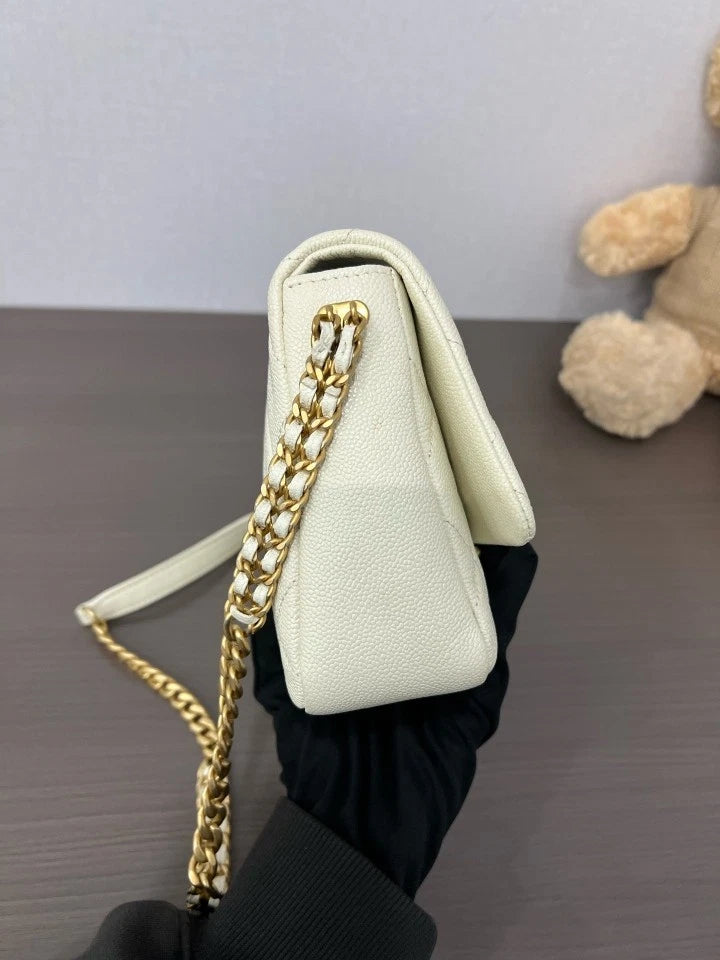 CHANEL 22P White Flap Shoulder Bag For Women