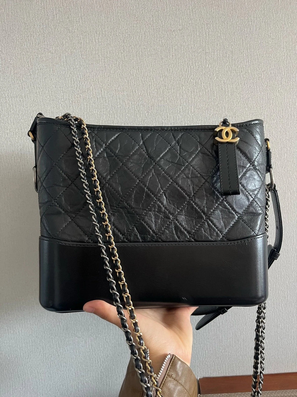 Chanel Gabrielle Medium Hobo Crossbody Shoulder Bag Black Gold Quilted Calfskin