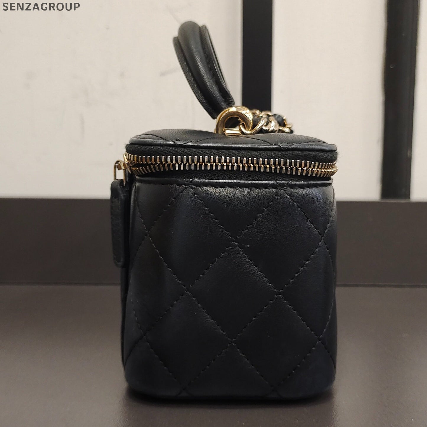Chanel Classic Black Gold Quilted Vanity Case Chain Crossbody Shoulder Bag