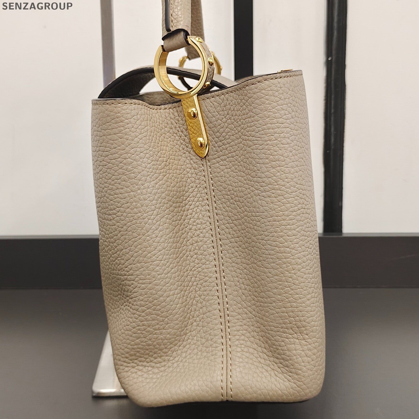 Louis Vuitton Capucines MM Grey Gold Handbag Shoulder Bag Classic Women