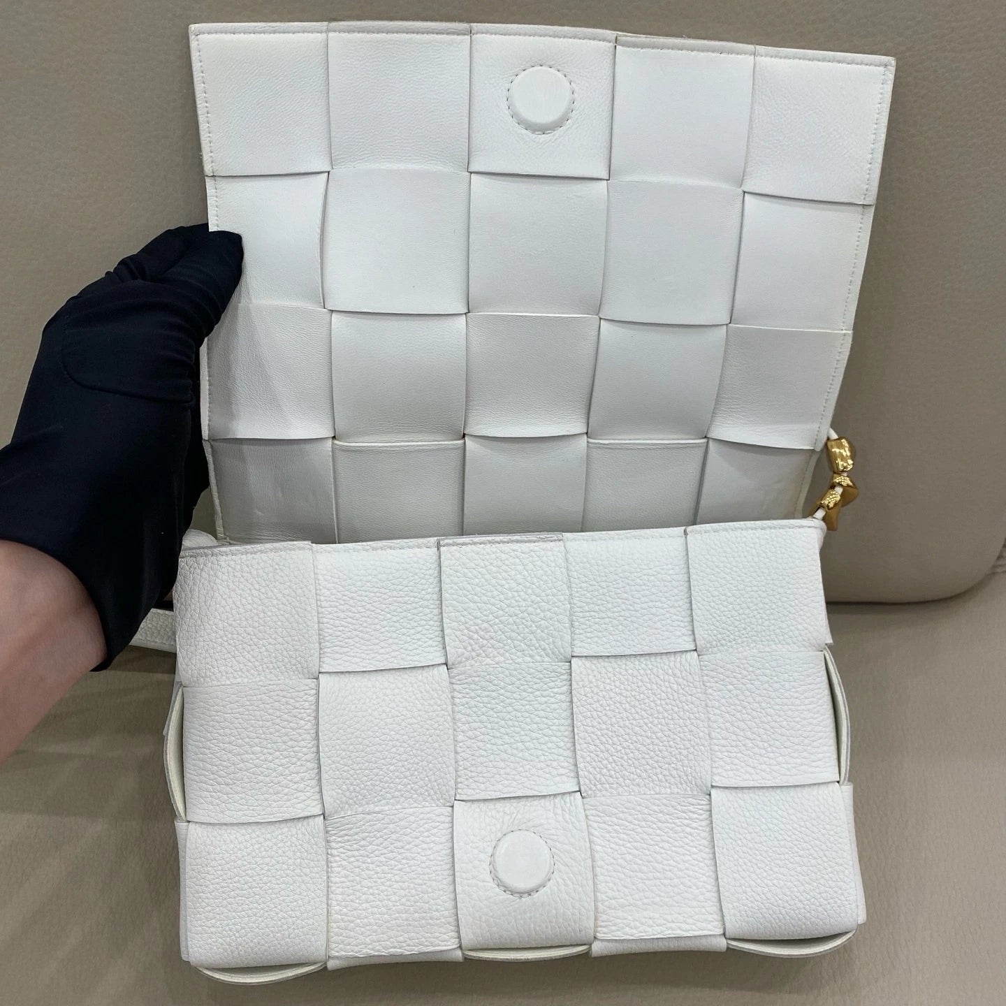 Bottega Veneta White Calfskin Crossbody Bag For Women
