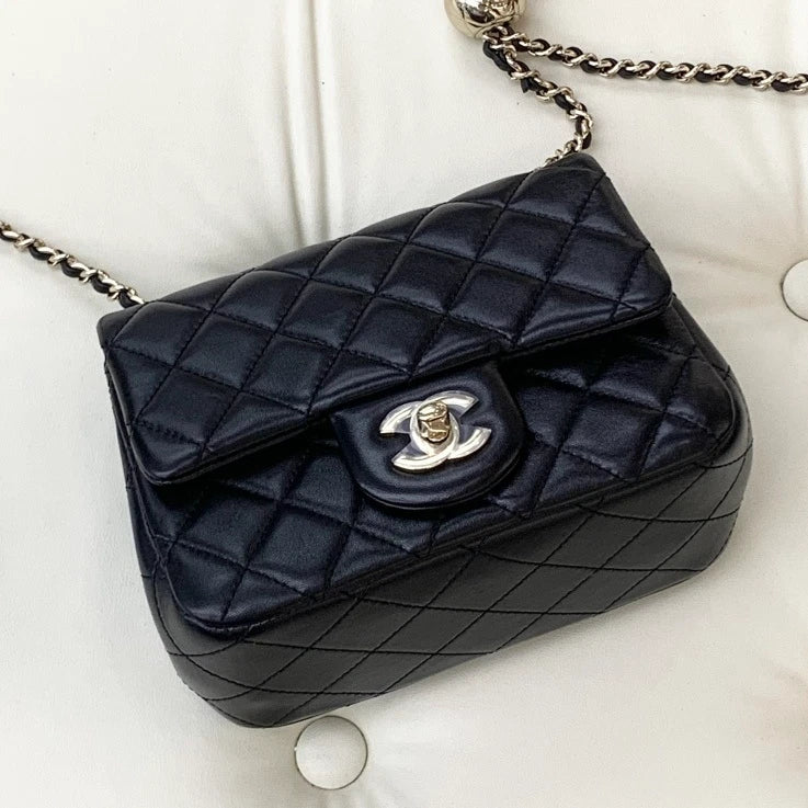 Chanel Classic Flap Lambskin Chain Shoulder Bag Crossbody Black Gold Women S