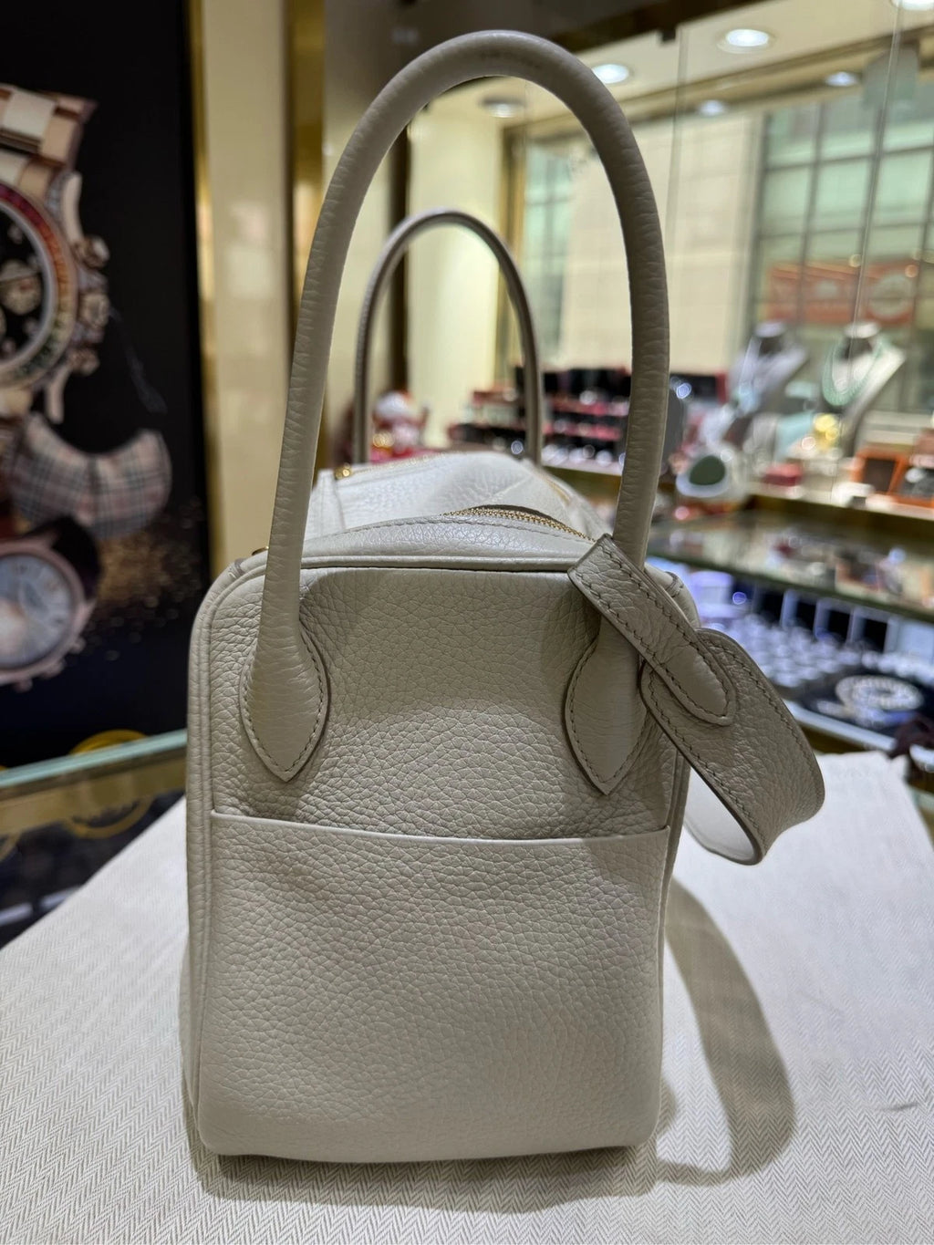 Pre-owned Hermes Calfskin Lindy 26 Top Handle Bag For Women