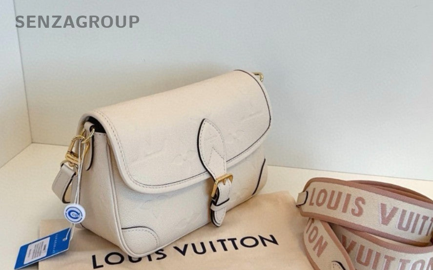 Louis Vuitton Diane baguette Monogram Shoulder Bag White Almost Brand New