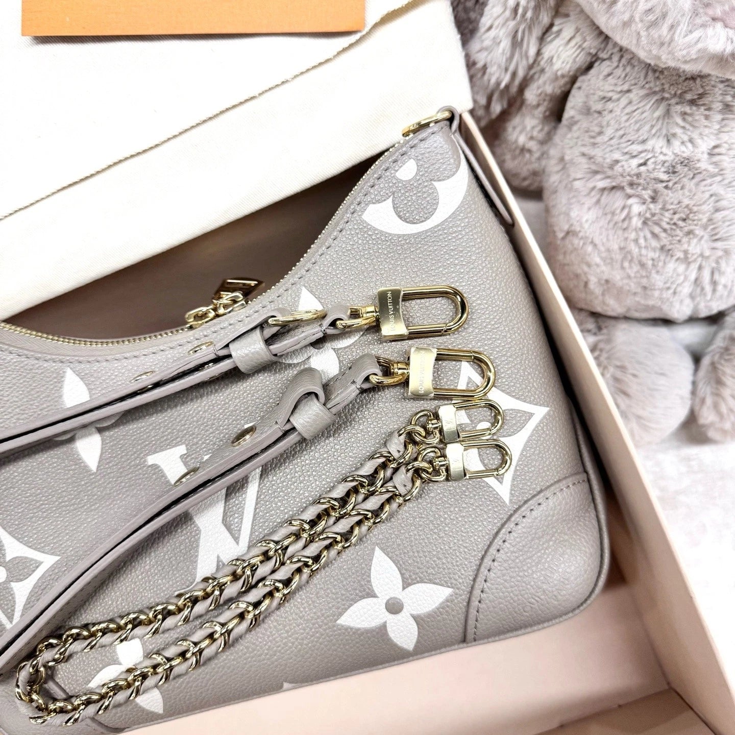 New Louis Vuitton Elephant Gray Ox Horn Leather Shoulder Bag For Women