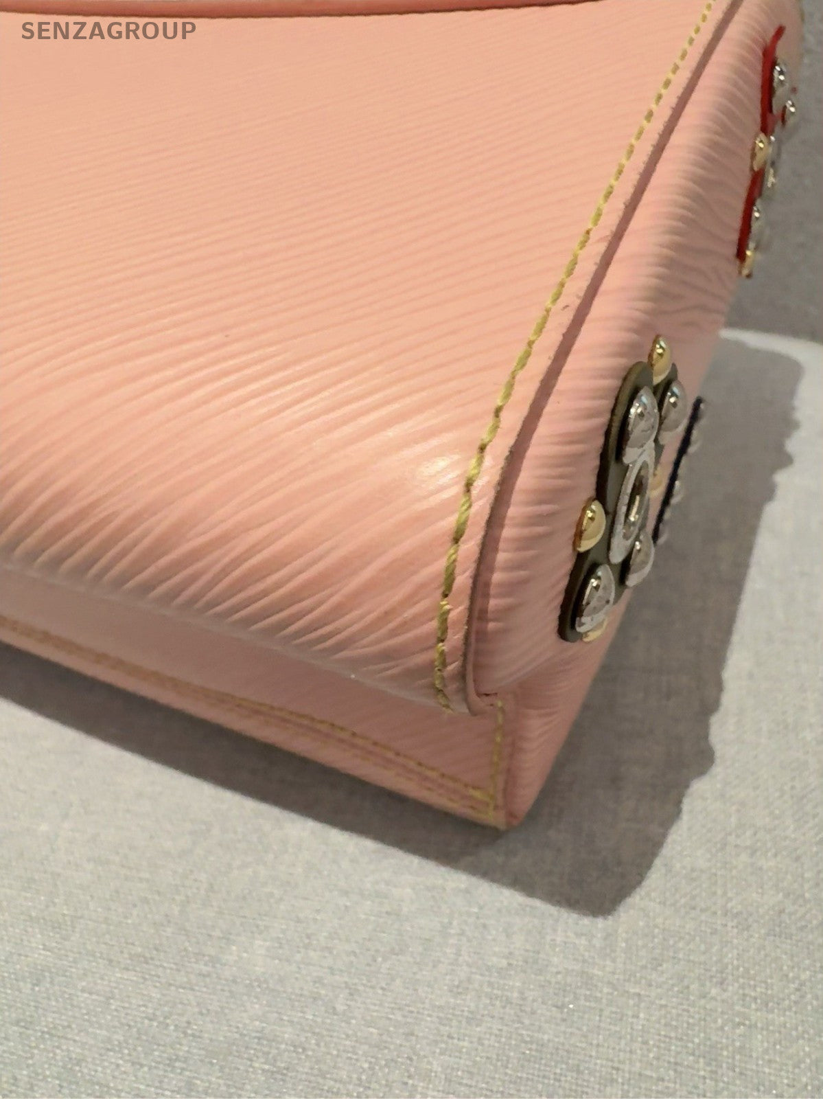 Louis Vuitton Twist MM Epi Leather Chain Strap Shoulder bag Pink Crossbody Women