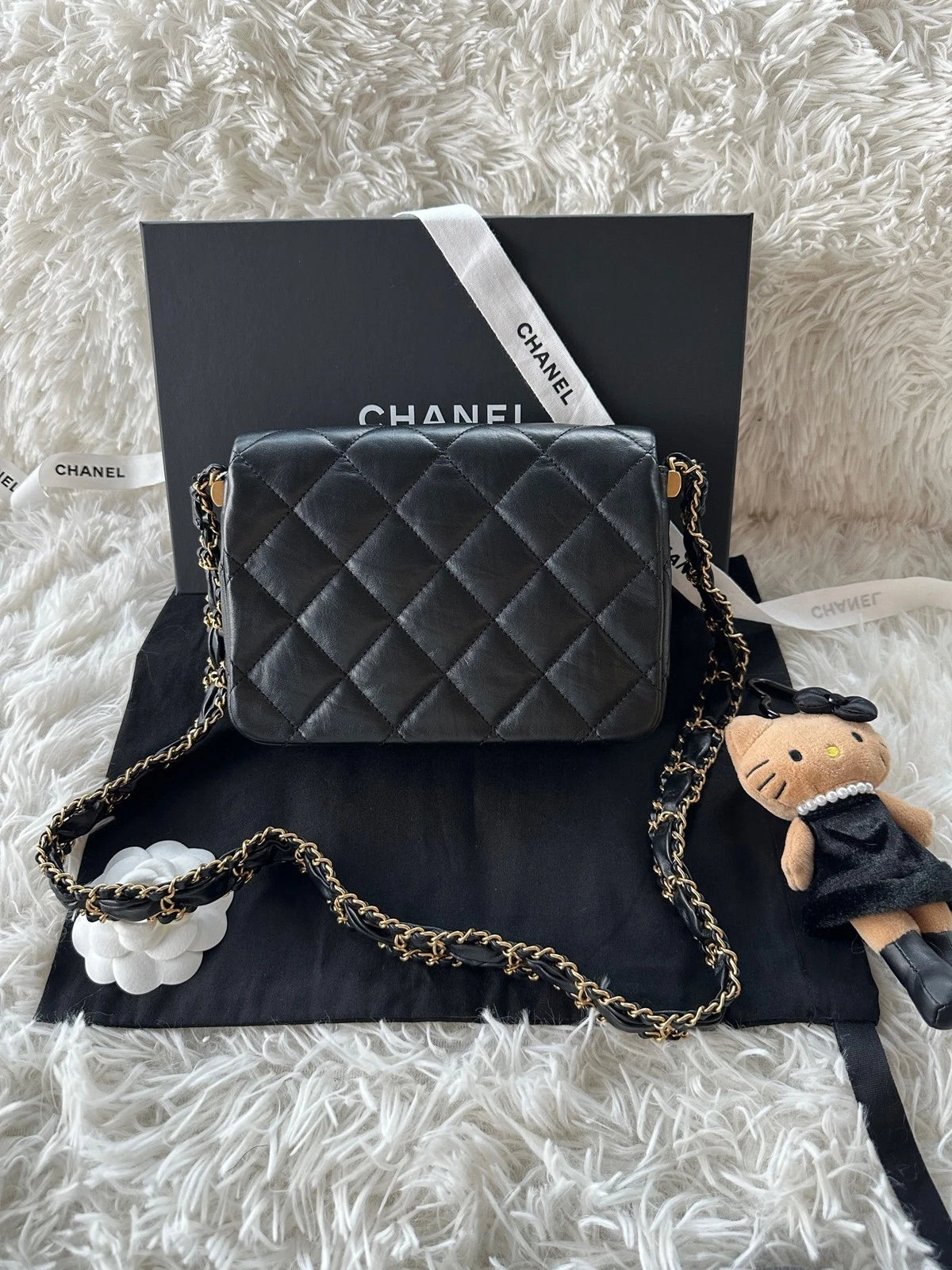 CHANEL 19Bag Black Gold Wrinkled Calfskin Shoulder Bag For Women