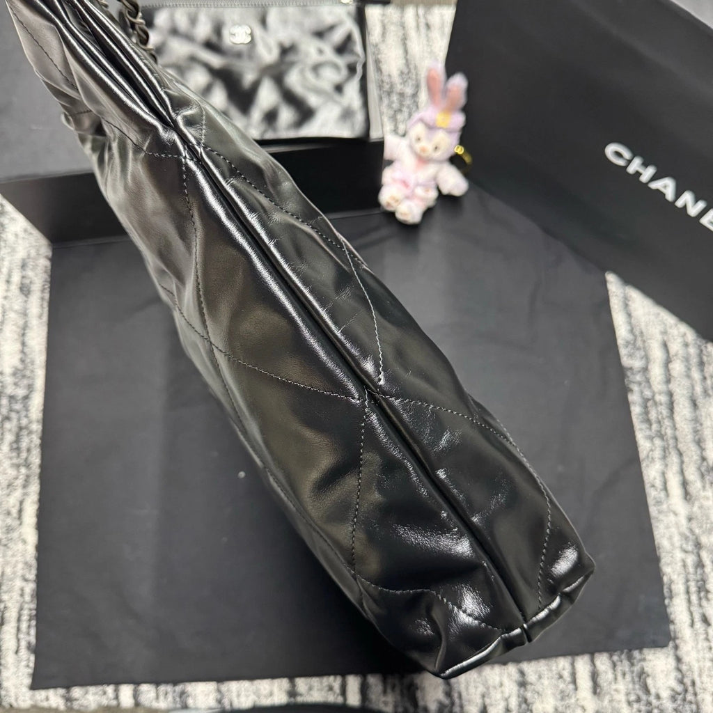 Brand New CHANEL 22 Medium Black Silver Leather Tote Bag For Women