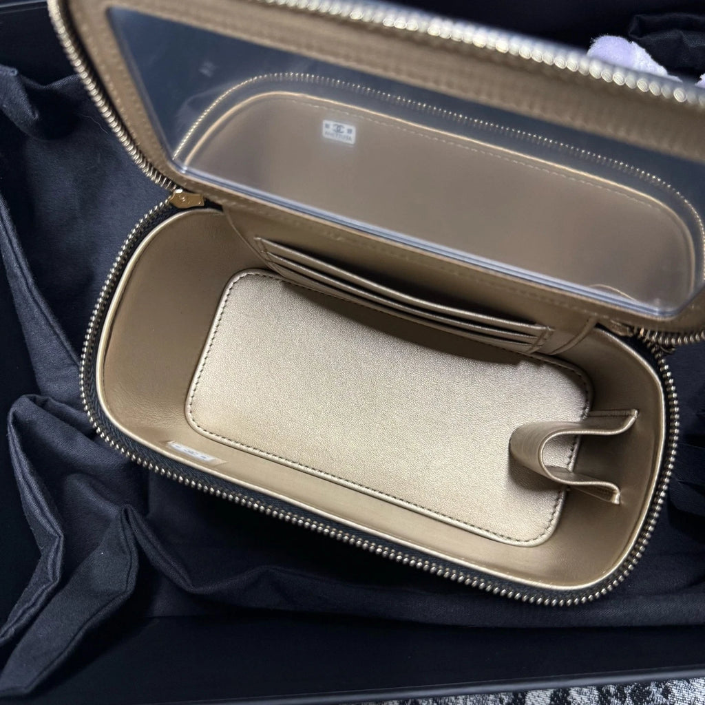 Chanel Vanity Gold Crossbody Chain Bag Excellent