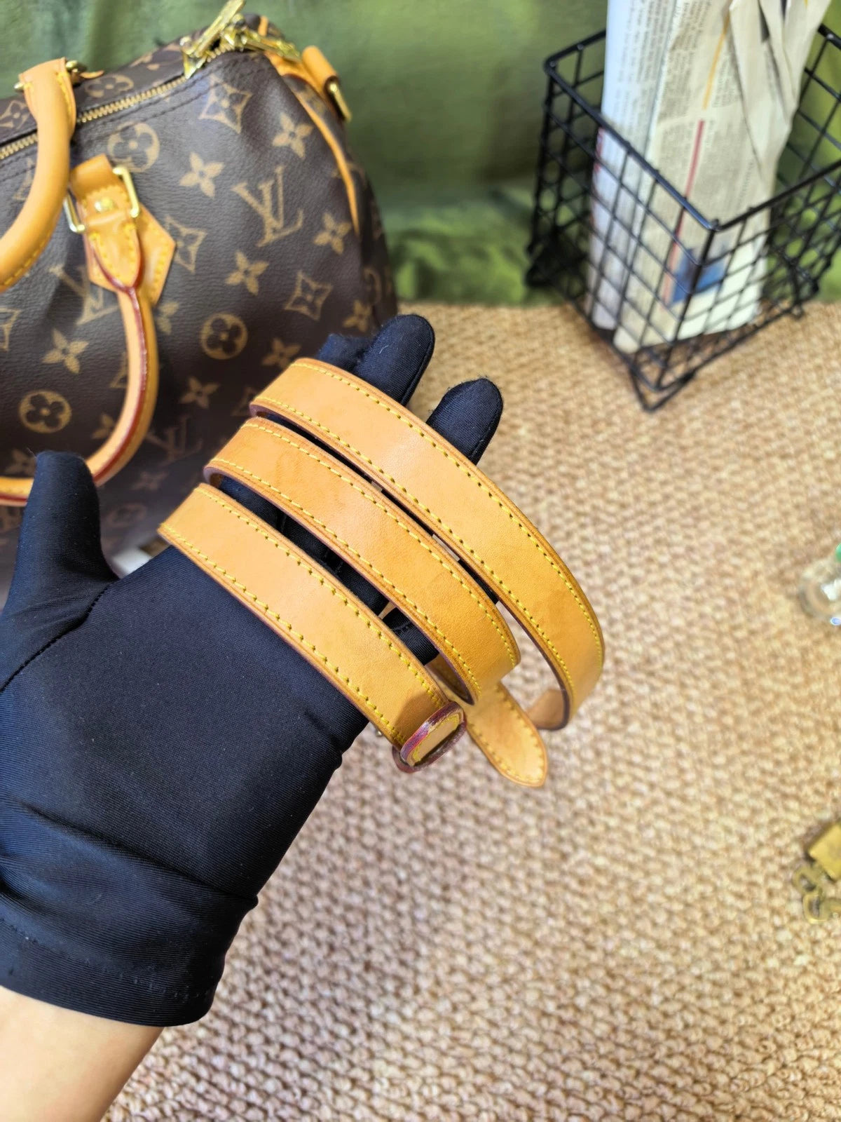 Louis Vuitton Speedy 30 Tote Monogram Top Handle Crossbody Bag Unisex