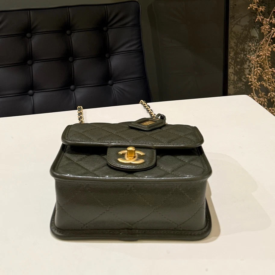 CHANEL Quilted Camera Bag Green Gold Chain Strap Classic Women's