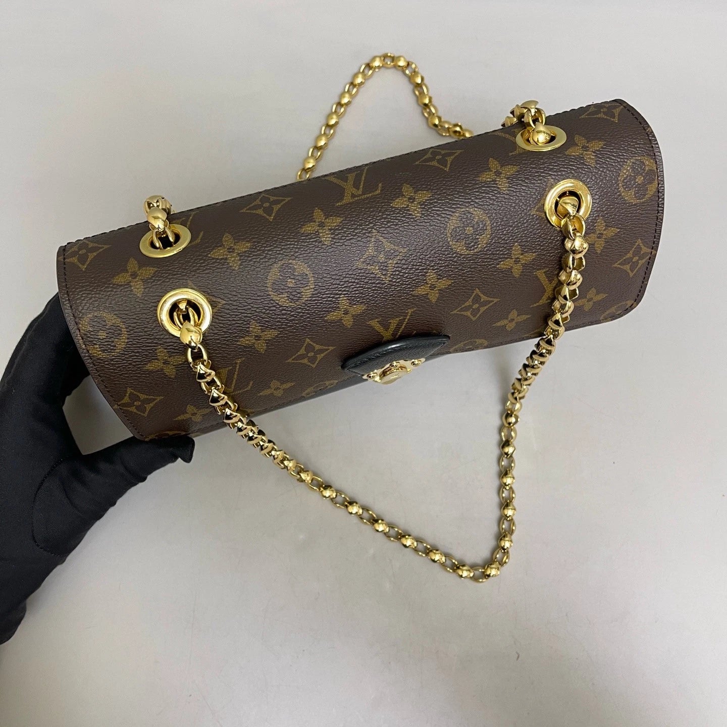 Authentic Louis Vuitton Victoire Chain Monogram Shoulder Bag Brown GHW
