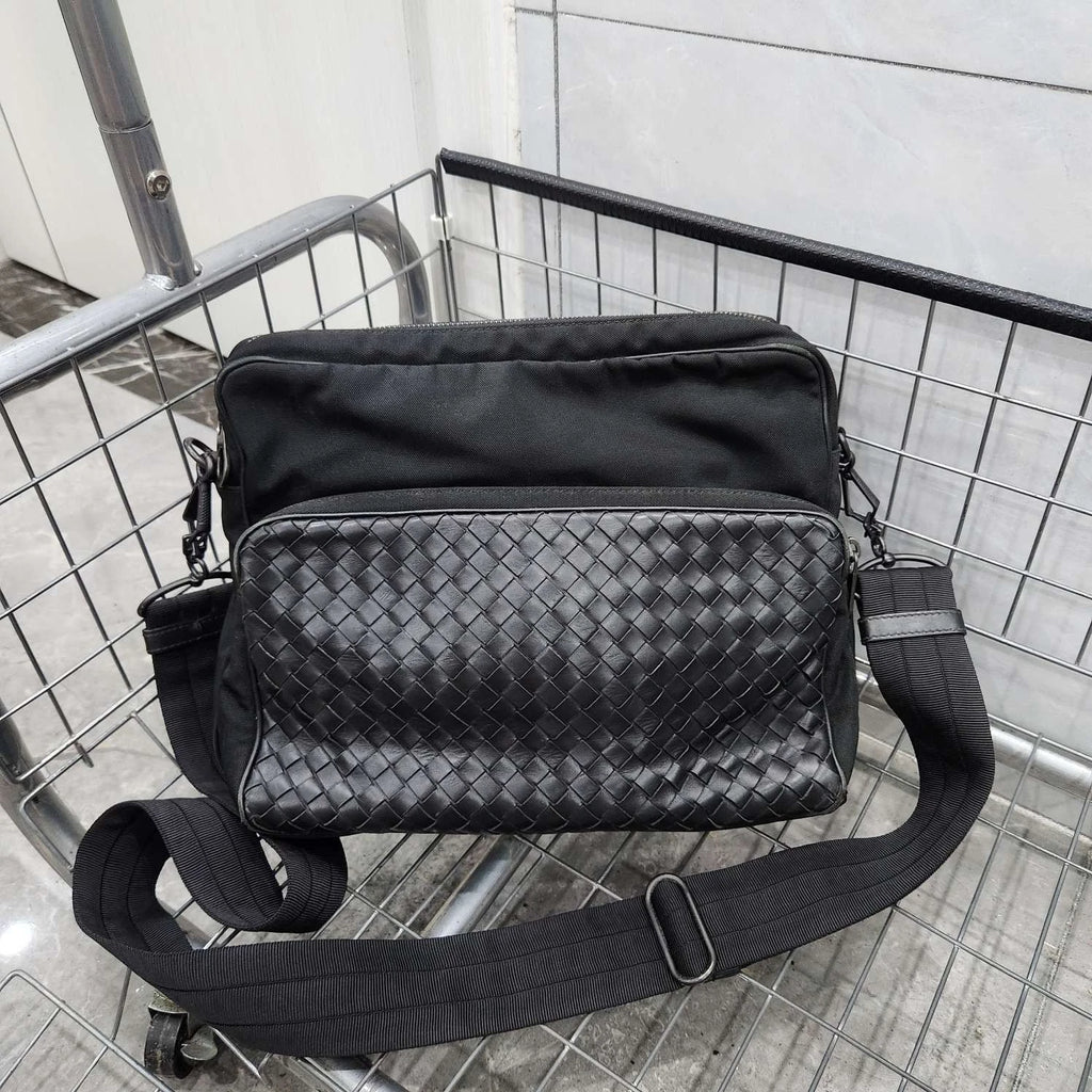 Bottega Veneta Black Woven Crossbody Shoulder Bag For Women
