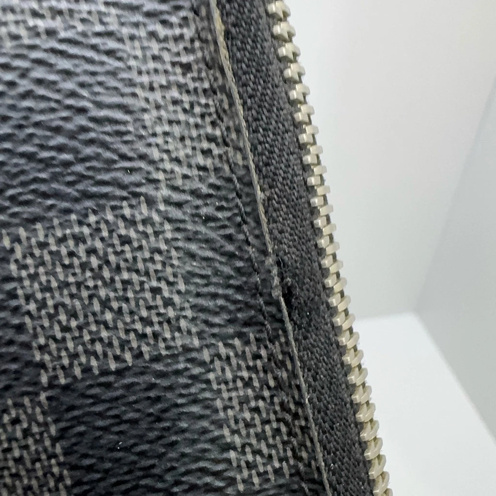 Louis Vuitton Damier Canvas Clutch Toiletry Pouch For Women