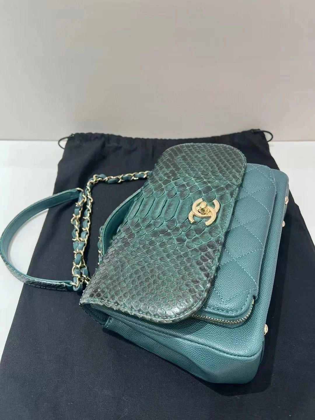 CHANEL Limited Green Patchwork Crossbody Bag For Women