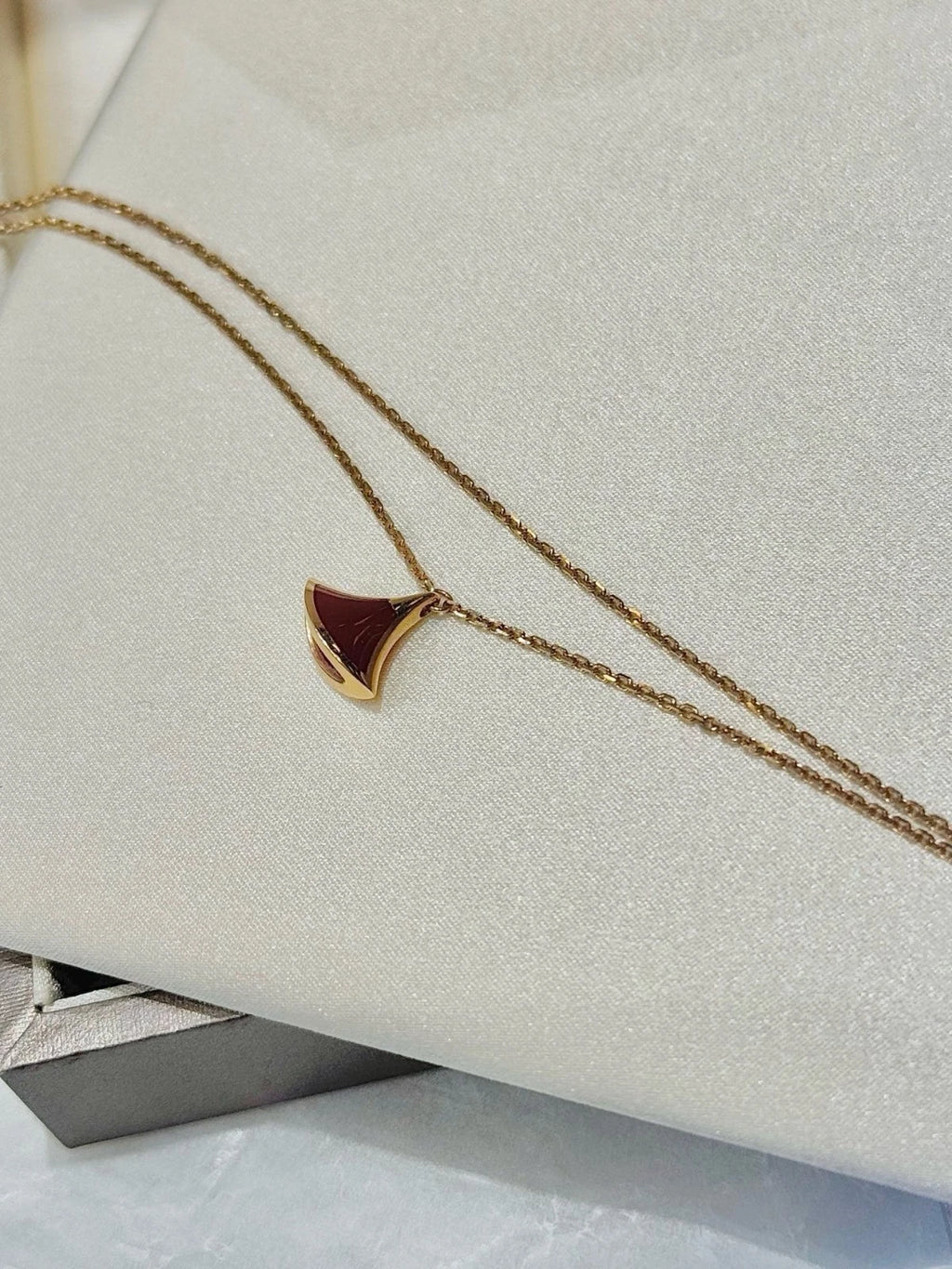 Bvlgari Diva's Dream 18k Rose Gold Bracelet Red Carnelian Fan Charms 5.9–7.5 In