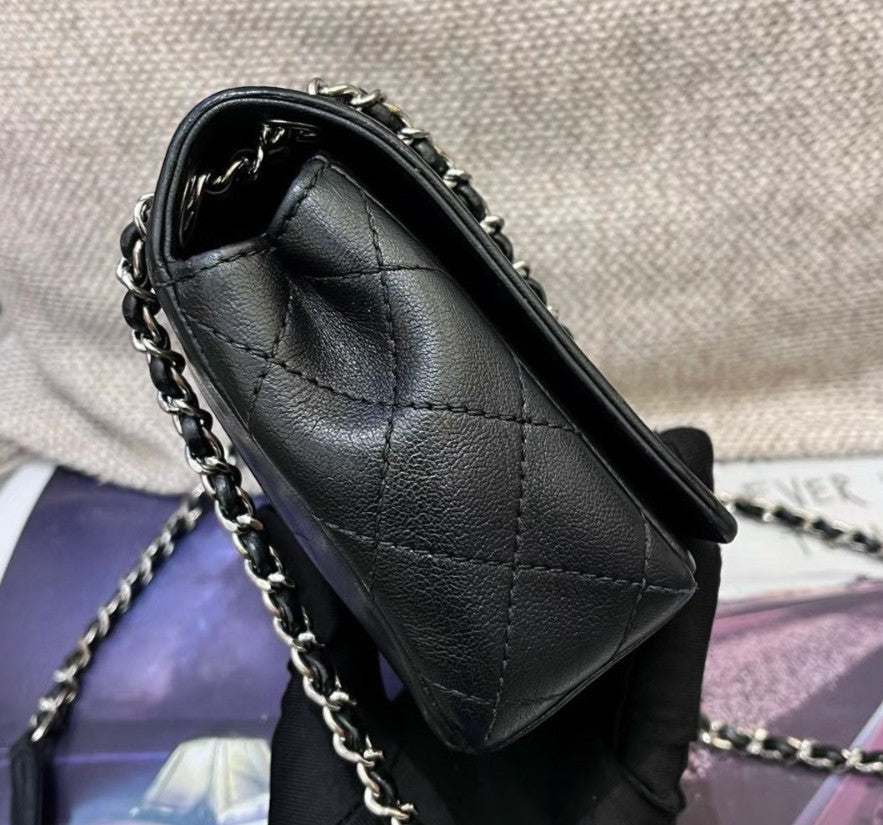 Chanel Classic Flap Lambskin Chain Shoulder Bag Black Silver Used Women Fashion