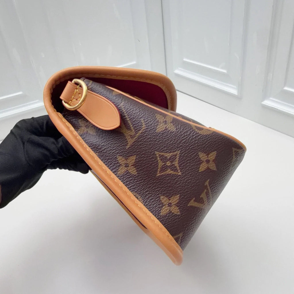 Louis Vuitton Diane Monogram Canvas Red Shoulder Bag Crossbody Excellent