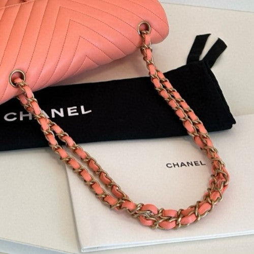Chanel Classic Flap MM Chain Shoulder Bag Crossbody Pink Gold Chevron Fashion